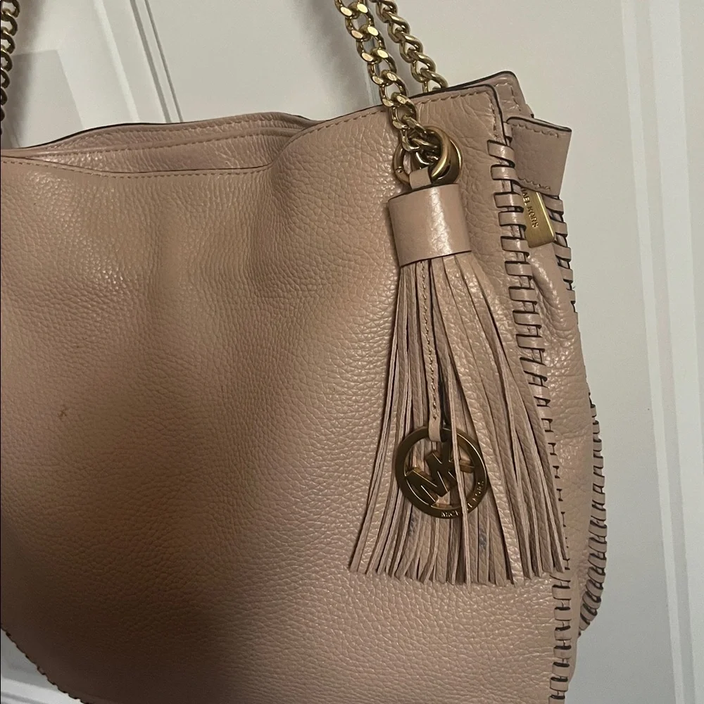 Michael Kors Whipped Chelsea Leather Shoulder Bag - Picture 2 of 8